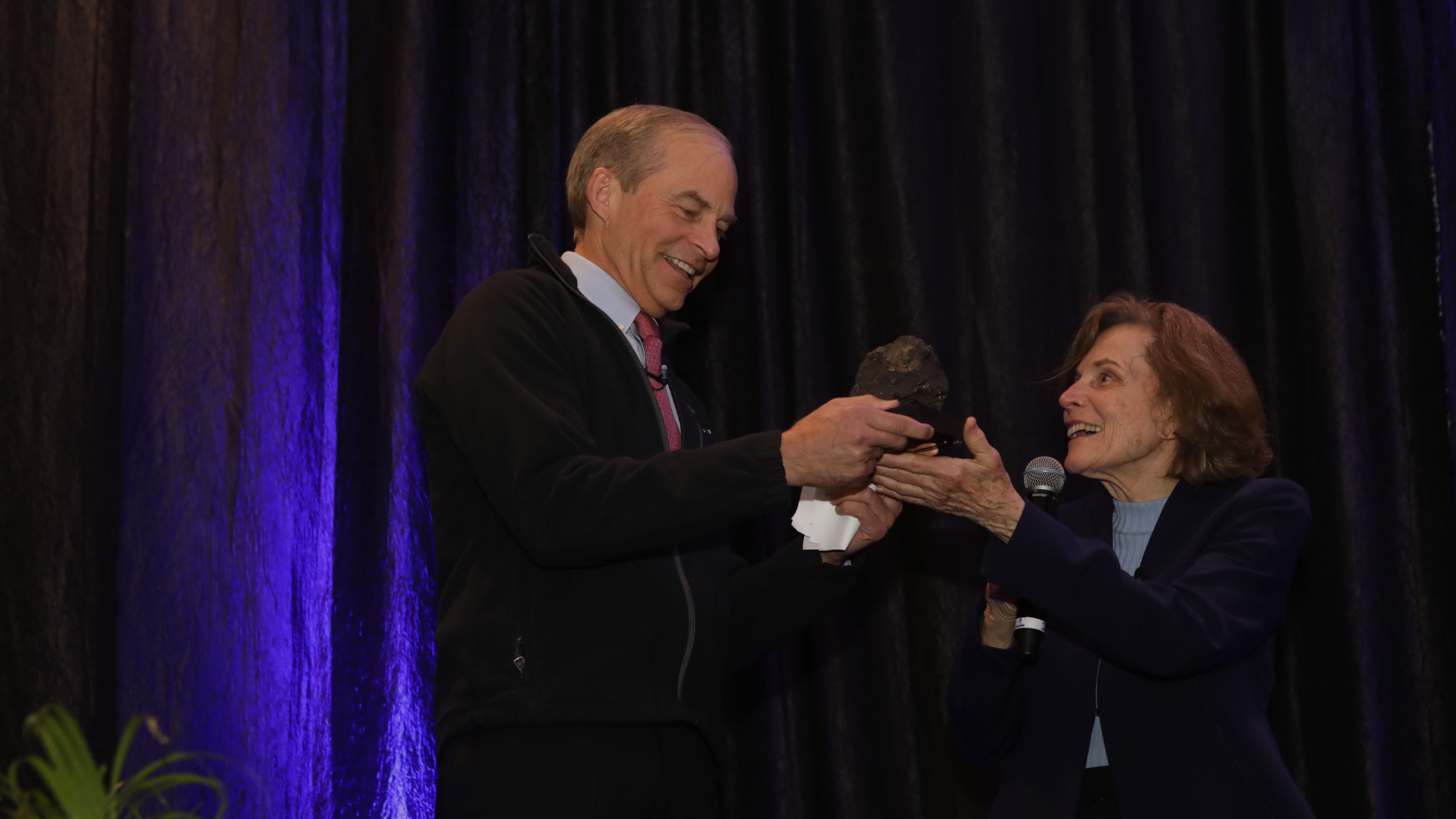 Fisk Johnson receiving the Inaugural Dr. Sylvia Earle Award at the Ocean Planet Conference for his work raising awareness on the ocean plastic pollution crisis.